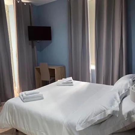 Domus Pisanelli 3* Неаполь