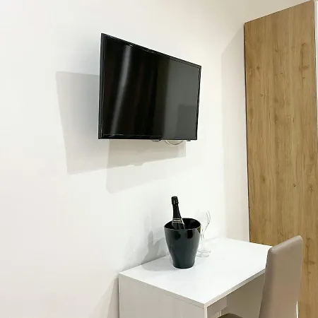 Domus Pisanelli 3* Νάπολη