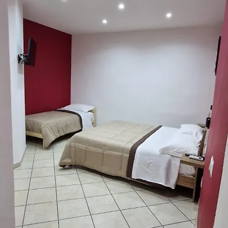 בית הארחה Domus Pisanelli נאפולי